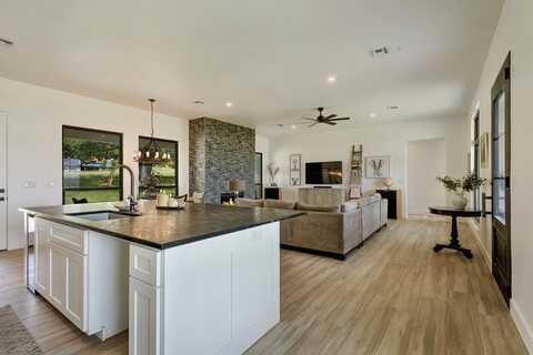 905 Thriving Oak Dr., Fredericksburg, TX 78624
