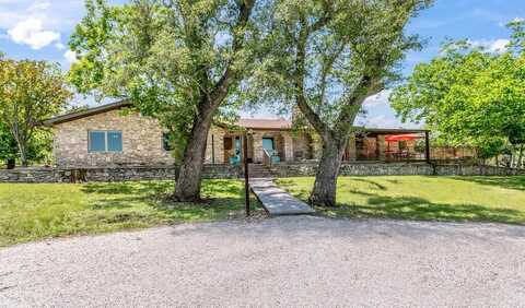417 Royal Oaks Loop, Fredericksburg, TX 78624