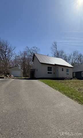 401 W Baraga, Houghton, MI 49931