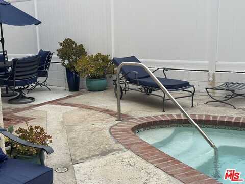 530 S Barrington Ave, Los Angeles, CA 90049