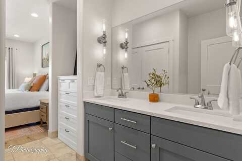 524 E Bailey LN, Washington, UT 84780