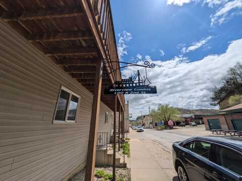 100 N 2nd Street, Lansing, IA 52151
