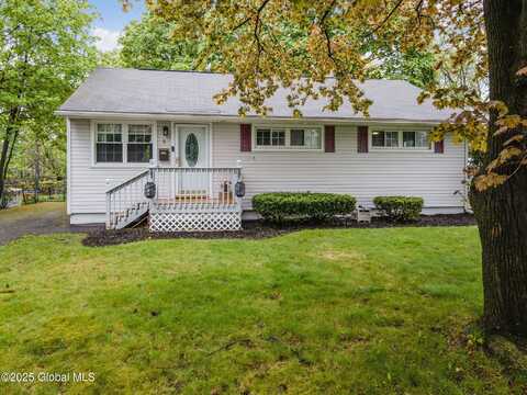 5 Elinor Place, Colonie, NY 12110