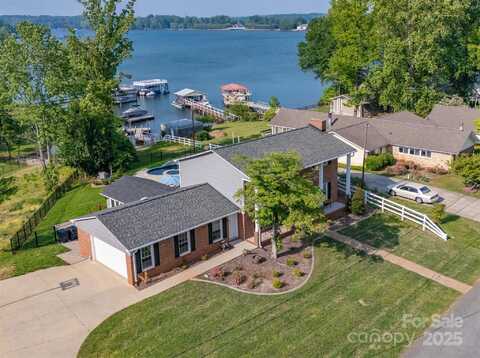 8005 Island View Court, Denver, NC 28037