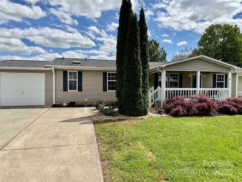 440 Riverwind Drive, Hendersonville, NC 28739
