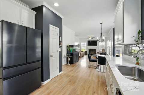 8833 Cavonnier Lane, Charlotte, NC 28216