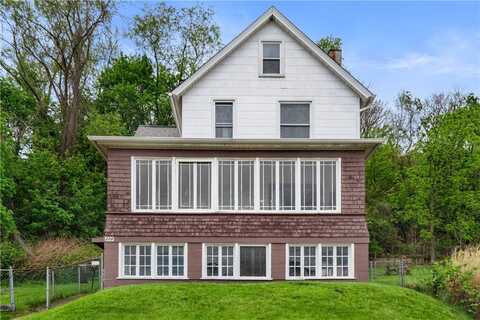 228 W 11th Ave, Tarentum, PA 15084