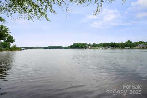 8216 Malibu Pointe Lane, Denver, NC 28037