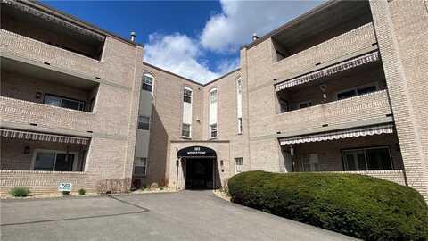 103 Woodstone, New Kensington, PA 15068