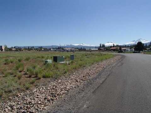 1052 N Jantzen Lane, Sisters, OR 97759