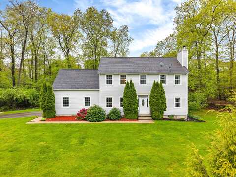 4 Fox Hollow, Ledyard, CT 06339
