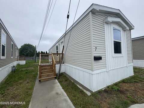 7 Mary Ann Court, Hazlet, NJ 07734