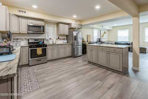 1603 Berkeley Avenue, Beachwood, NJ 08722