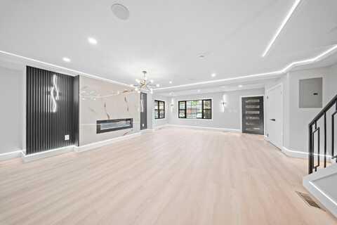 10041 201st Street, Hollis, NY 11423