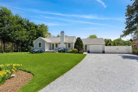 26 Basket Neck Lane, Remsenburg, NY 11960