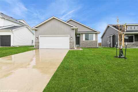 401 NE Country Meadow Drive, Ankeny, IA 50021