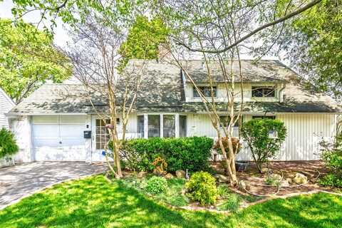 33 Atlas Lane, Hicksville, NY 11801