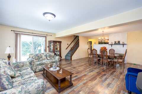 33 Atlas Lane, Hicksville, NY 11801