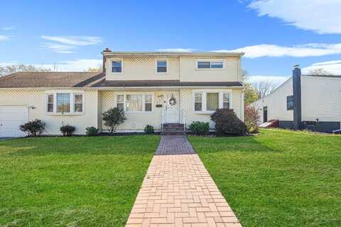 457 N Alleghany Avenue, Lindenhurst, NY 11757