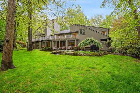 17 Eastwoods Road, Pound Ridge, NY 10576