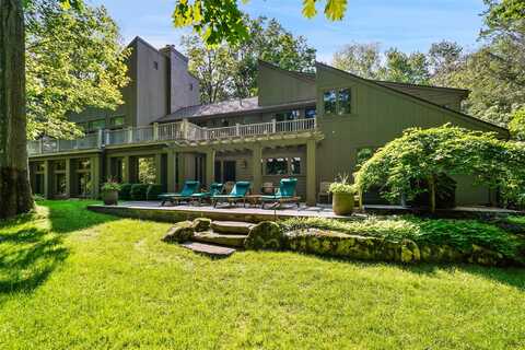 17 Eastwoods Road, Pound Ridge, NY 10576