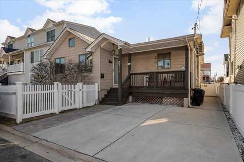 837 Arctic Street, Lindenhurst, NY 11757