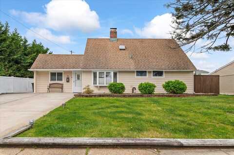 20 Forester Lane, Levittown, NY 11756