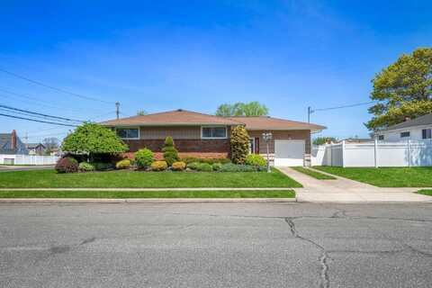 61 Spielman Avenue, Farmingdale, NY 11735