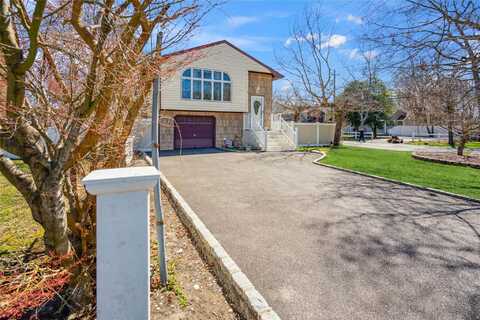297 Mount Vernon Avenue, Medford, NY 11763