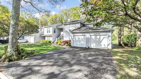 54 Lakeview Drive, Manorville, NY 11949