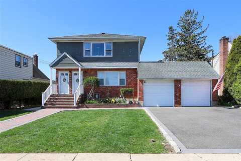 47 Manhattan Avenue, Westbury, NY 11590