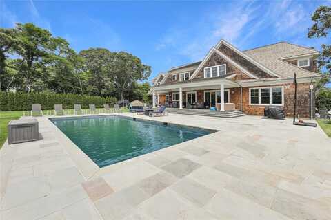 18 Michaels Way, Westhampton Beach, NY 11978