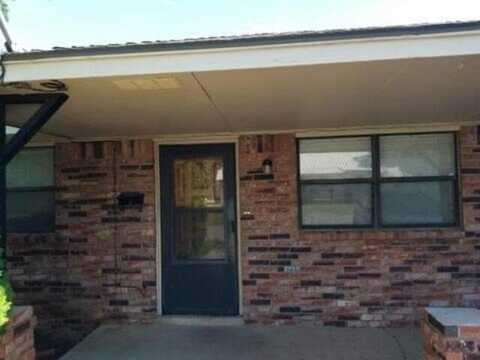 101 E 5th St, Watonga, OK 73772