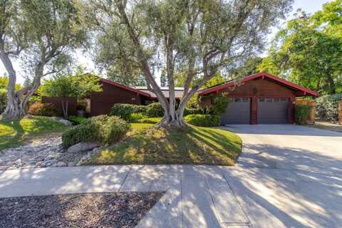 8829 6th Street N, Fresno, CA 93720