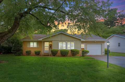 203 S 7th Street, Saint Joseph, IL 61873