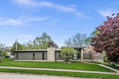 221 Parkview Drive, Bloomington, IL 61701