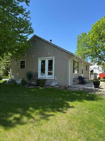 729 8th St., Rockwell City, IA 50579