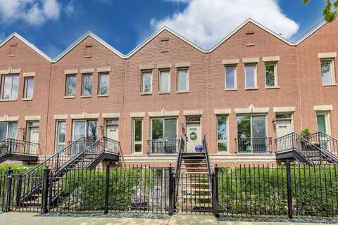 1542 W School Street, Chicago, IL 60657
