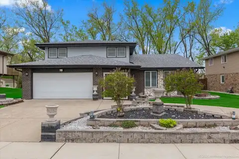 8433 W Sun Valley Drive, Palos Hills, IL 60465