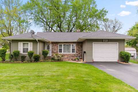 910 Albert Avenue, Sycamore, IL 60178