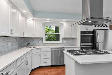 56 Pearl St, New Providence, NJ 07974
