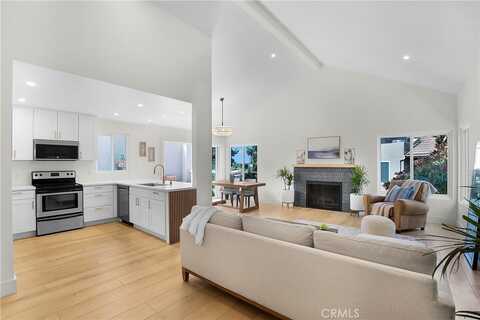 930 Via Mil Cumbres, Solana Beach, CA 92075