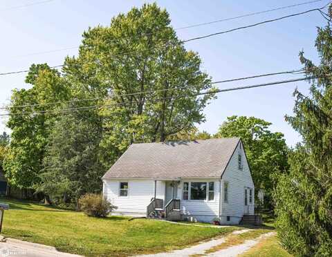 702 N B Street, Fairfield, IA 52556