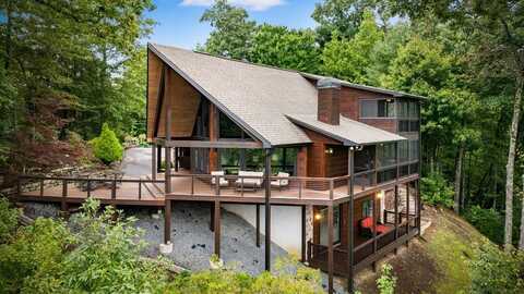 329 Skybound Road, Blue Ridge, GA 30513