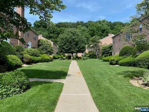 522 Maple Avenue A4, Ridgewood, NJ 07450