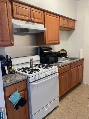 101 Center 12, Clifton, NJ 07011