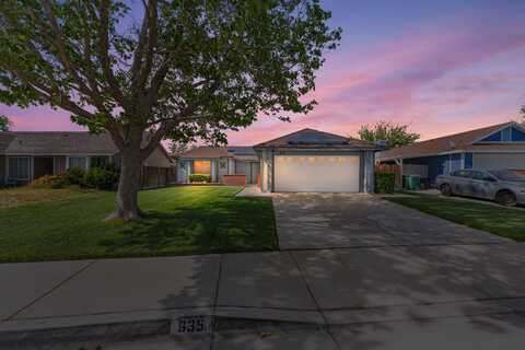 635 Twinberry Lane, Lancaster, CA 93534