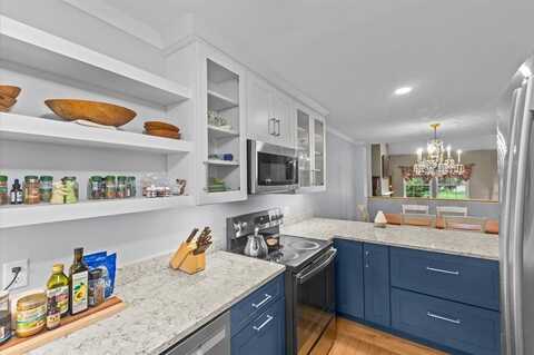 7 Cardinal Lane, Essex, VT 05452