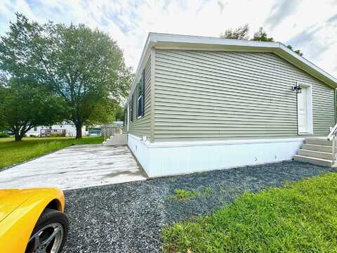 35 Family Circle, Hartland, VT 05048