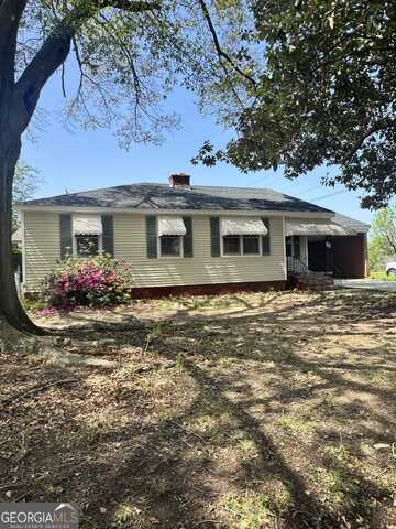 201 Meadowdale, Warner Robins, GA 31088